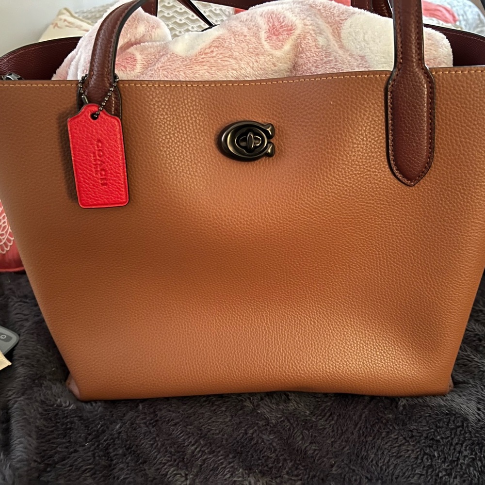 Large coach retail tote